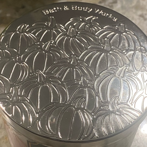 B&BW White Pumpkin 3 Wick Candle - Picture 3 of 6